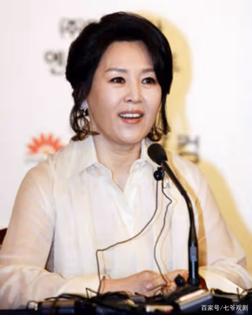 結婚20年，商人丈夫不讓出來演戲，這位媽媽演員用離婚告別往日