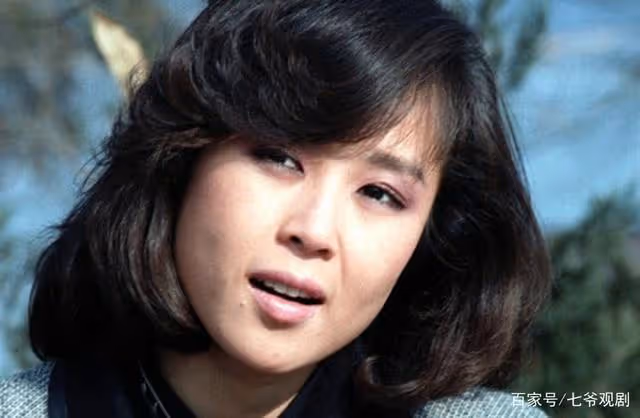 結婚20年，商人丈夫不讓出來演戲，這位媽媽演員用離婚告別往日
