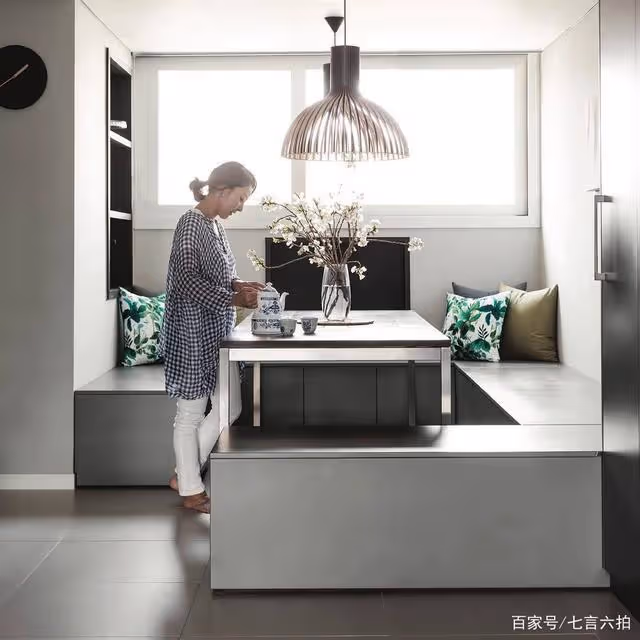 她是《人魚小姐》里雅麗瑩的好朋友，留下天才兒子，走的太早了