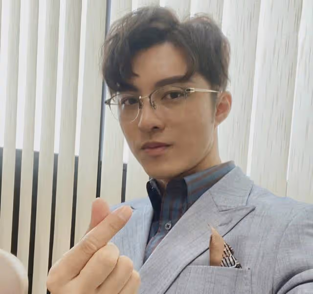 TVB小生新劇演高富帥律師，造型酷似韓國男星，入行20年終於上位