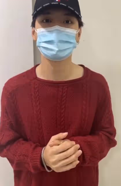 26歲男星出車禍！所乘豪車被掀翻，180度躺路中間，路人將其救出
