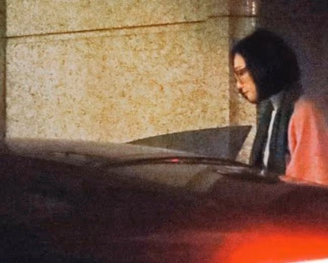 恭喜！51歲名媛戀上七旬富豪，騎自行車約會接地氣，曾結過2次婚