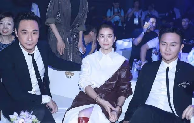 吳鎮宇曝張智霖娶袁詠儀是做善事，女方回懟：你老婆才捨身取義