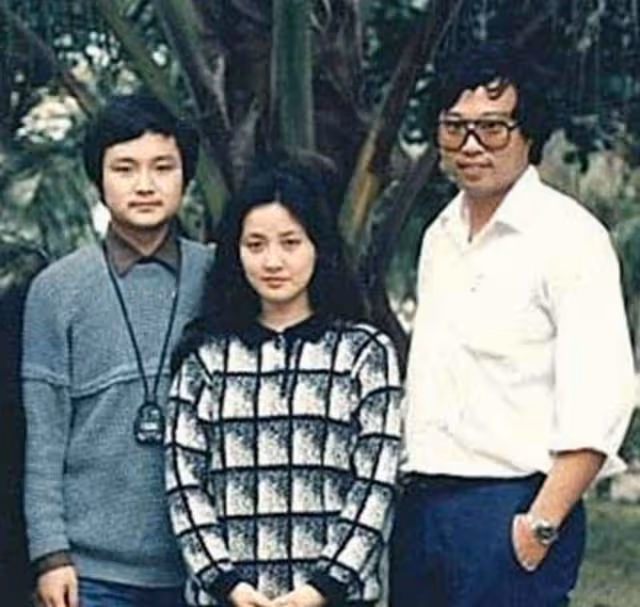 歐陽奮強:23歲演賈寶玉爆紅,巔峰期轉行導演,女兒是他掌上明珠