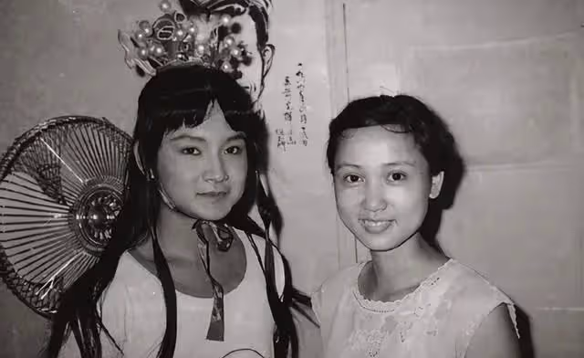 歐陽奮強:23歲演賈寶玉爆紅,巔峰期轉行導演,女兒是他掌上明珠