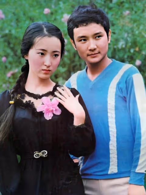 歐陽奮強:23歲演賈寶玉爆紅,巔峰期轉行導演,女兒是他掌上明珠
