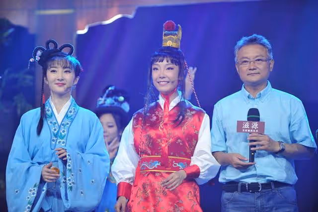 歐陽奮強:23歲演賈寶玉爆紅,巔峰期轉行導演,女兒是他掌上明珠