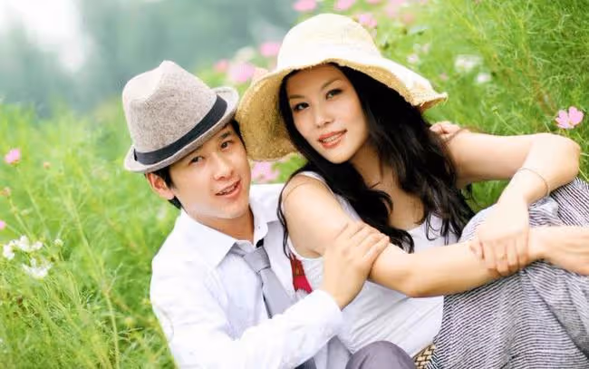「他怕我冷才抱我的」23歲嬌妻出軌閨蜜老公，丈夫：別碰我，離婚