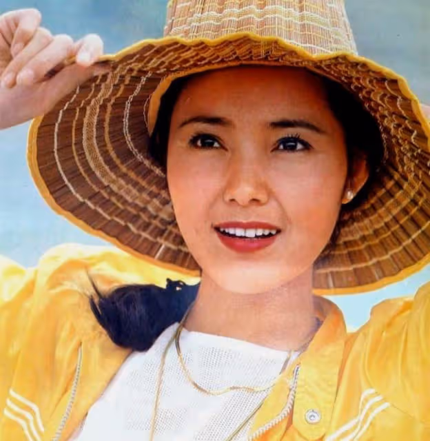 姜黎黎罕曬夫妻合影秀恩愛，66歲凍齡有術，小3歲老公已鬚髮皆白