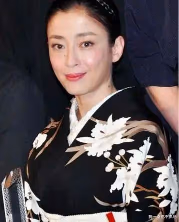 「最慘」女明星：被賣、拍裸照、當小三，全是被親媽逼的？