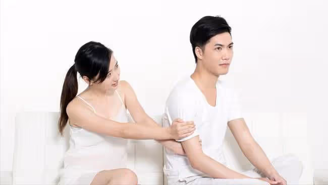 44歲女人後悔：出軌樓下男鄰居5年，被發現後迎來最狠的報復