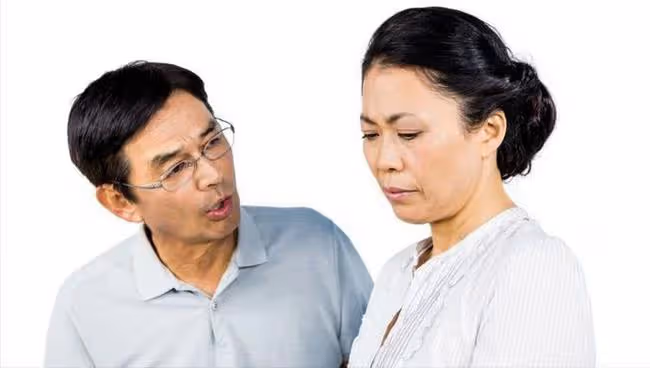 44歲女人後悔：出軌樓下男鄰居5年，被發現後迎來最狠的報復