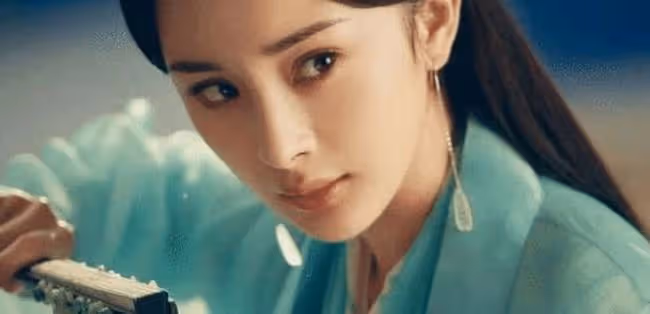 《三生三世十里桃花》:楊冪的臉配上高冰翡翠耳墜,美得像畫中人
