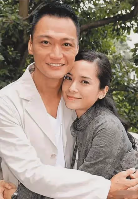 58歲TVB男星被曝與女高管相戀10年,卻不願再婚,曾因醜聞遭雪藏
