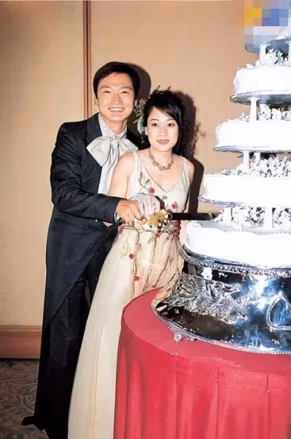 58歲TVB男星被曝與女高管相戀10年,卻不願再婚,曾因醜聞遭雪藏