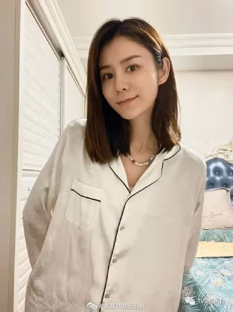 張馨月炮製脆皮五花肉！被網民發現林峯家廚房太小