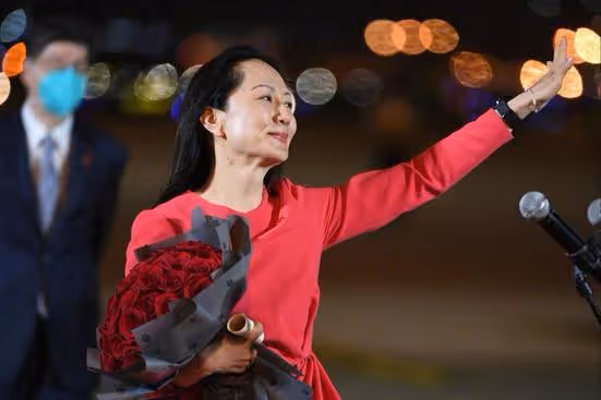 14年後再看孟晚舟才明白:嫁小三歲丈夫劉曉棕的她,到底有多幸福