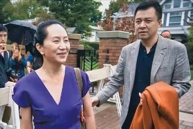 14年後再看孟晚舟才明白:嫁小三歲丈夫劉曉棕的她,到底有多幸福