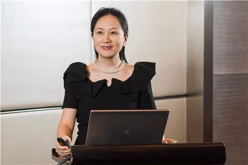 14年後再看孟晚舟才明白:嫁小三歲丈夫劉曉棕的她,到底有多幸福