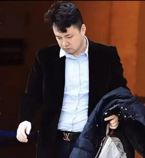 14年後再看孟晚舟才明白:嫁小三歲丈夫劉曉棕的她,到底有多幸福
