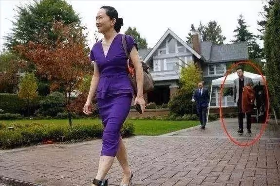14年後再看孟晚舟才明白:嫁小三歲丈夫劉曉棕的她,到底有多幸福