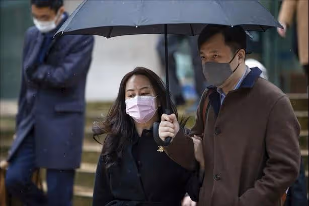 14年後再看孟晚舟才明白:嫁小三歲丈夫劉曉棕的她,到底有多幸福