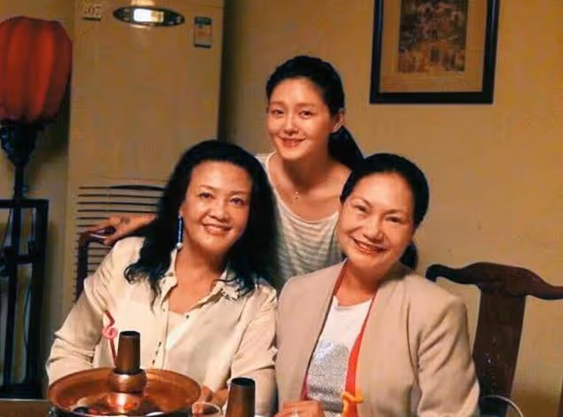 從打工妹到富太,幫丈夫還債,生出兩個明星女兒,大S媽媽有多狠