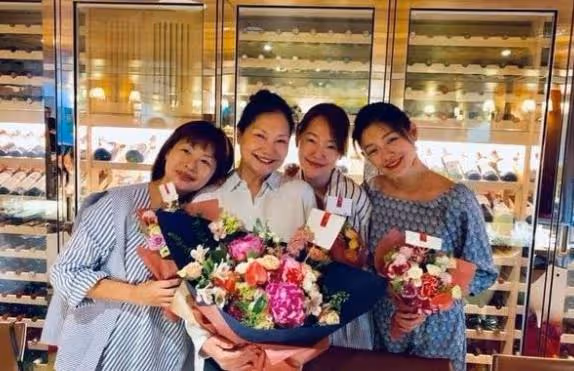 從打工妹到富太,幫丈夫還債,生出兩個明星女兒,大S媽媽有多狠