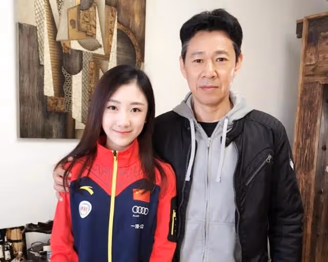 「老戲骨」張豐毅：娶小12歲嬌妻不生孩子，卻對親生兒子冷嘲熱諷