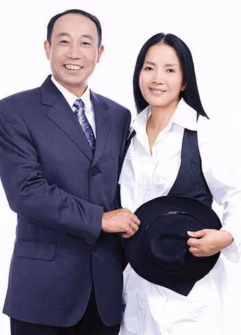 「老戲骨」張豐毅：娶小12歲嬌妻不生孩子，卻對親生兒子冷嘲熱諷