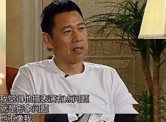 「老戲骨」張豐毅:娶小12歲嬌妻不生孩子,卻對親生兒子冷嘲熱諷