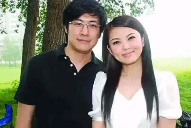 王岳倫深夜發博官宣離婚，踩一捧一暗示李湘早已出軌？
