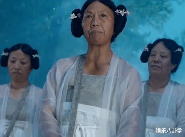 張美娥，61歲出名成周星馳御用丑角，兩部戲賺兩套房成最丑富婆