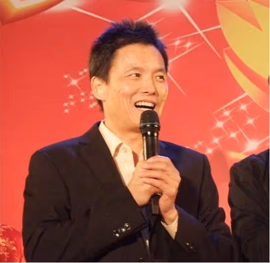 65歲戲骨二婚娶洋老婆，稱娶不起中國妻，現已產下三胎精力旺盛