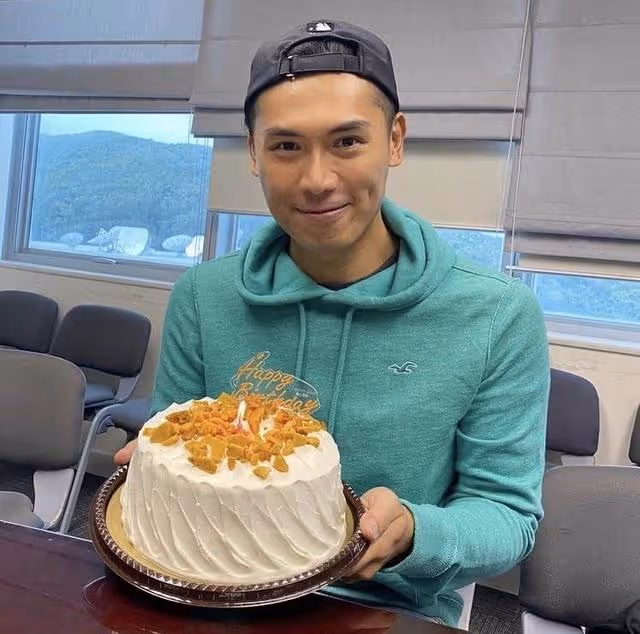 TVB男星為爭女友暴打同門師弟遭逮捕，被判守行3年，演藝事業玩完