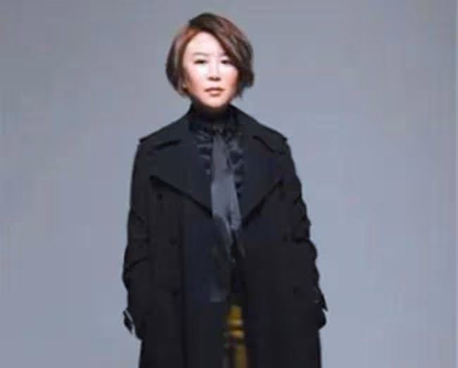 「蛇蠍美人」史銳雪：捲走上億跑美國，高曉松、郎咸平曾為其站台