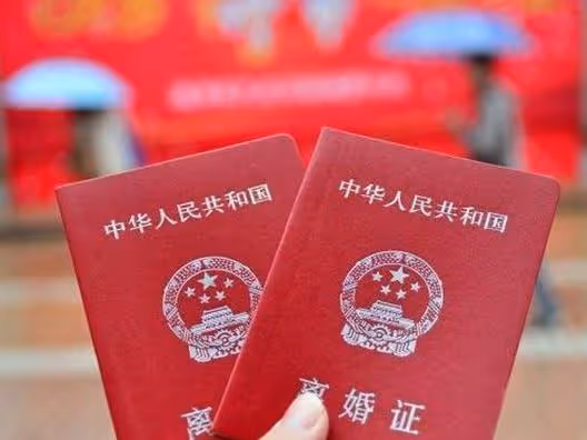 阿姨，你兒子和我離婚了，你今天就收拾東西走人吧！