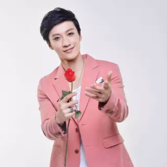 喬任梁去世五年,爸媽也被網絡暴力,他們的堅強樂觀有多感人