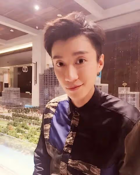 喬任梁去世五年,爸媽也被網絡暴力,他們的堅強樂觀有多感人