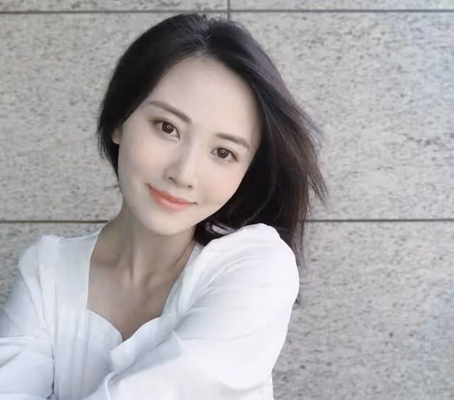 TVB知名花旦喜迎34歲生日，疑p圖過度致臉部變形，網友直呼認不出