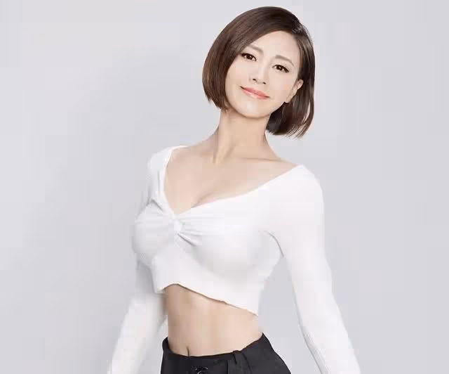 TVB知名花旦喜迎34歲生日，疑p圖過度致臉部變形，網友直呼認不出