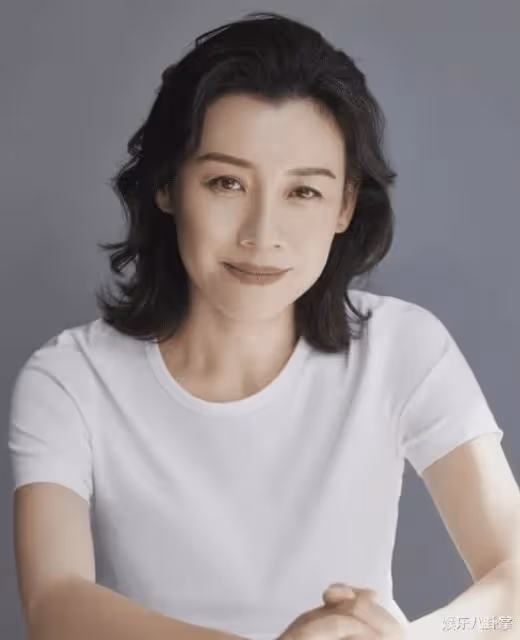 大娘子劉琳,被名導拋棄後,賭氣嫁平凡老公,如今47歲被寵成公主