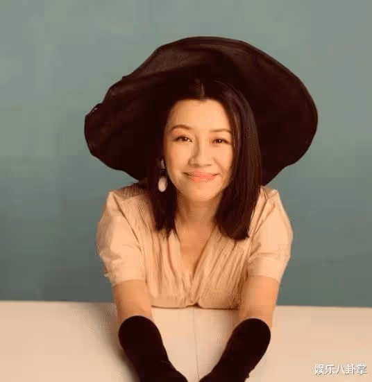大娘子劉琳,被名導拋棄後,賭氣嫁平凡老公,如今47歲被寵成公主