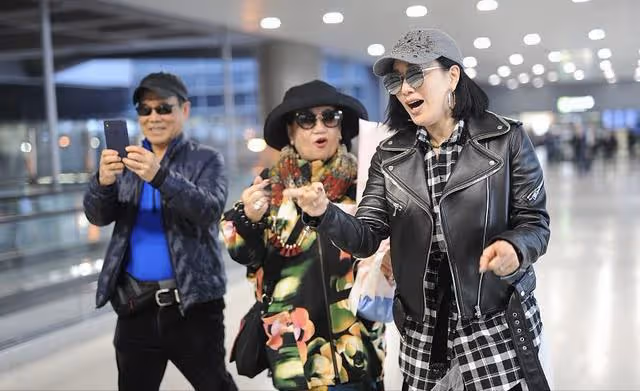 母女都是華裔小姐選美前三強，鍾麗緹的美貌基因太強大了