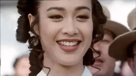 母女都是華裔小姐選美前三強，鍾麗緹的美貌基因太強大了