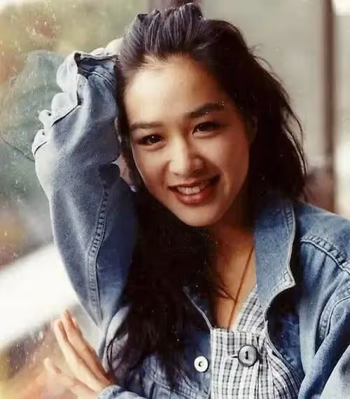 母女都是華裔小姐選美前三強，鍾麗緹的美貌基因太強大了