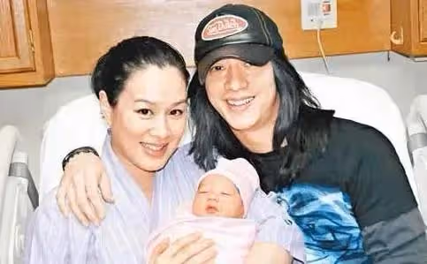 母女都是華裔小姐選美前三強，鍾麗緹的美貌基因太強大了