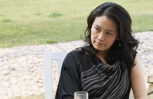 演員申軍誼:大年三十提出離婚,被女兒恨了20年,64歲依舊單身