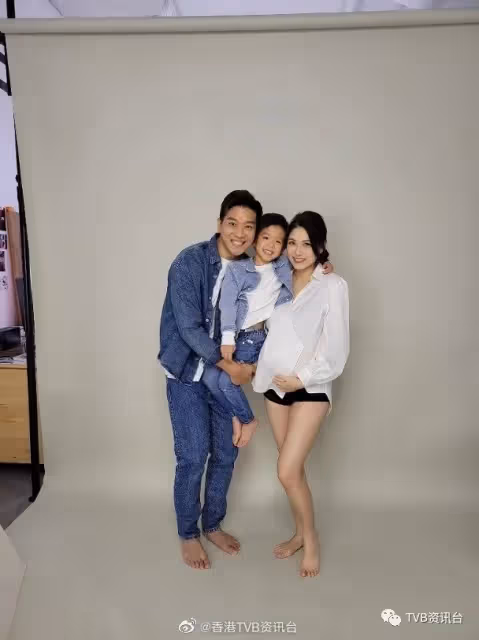 一家「四」口拍大肚寫真！TVB當紅小生老婆肥肚不肥人超漂亮