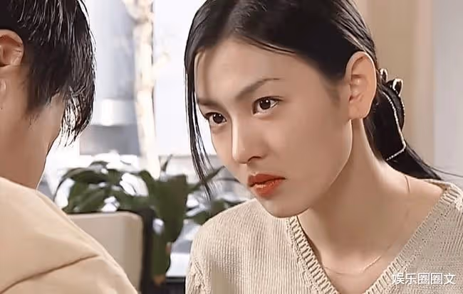 18歲美過宋慧喬，靠《頂樓》再度爆紅，贍養已故好友母親15年